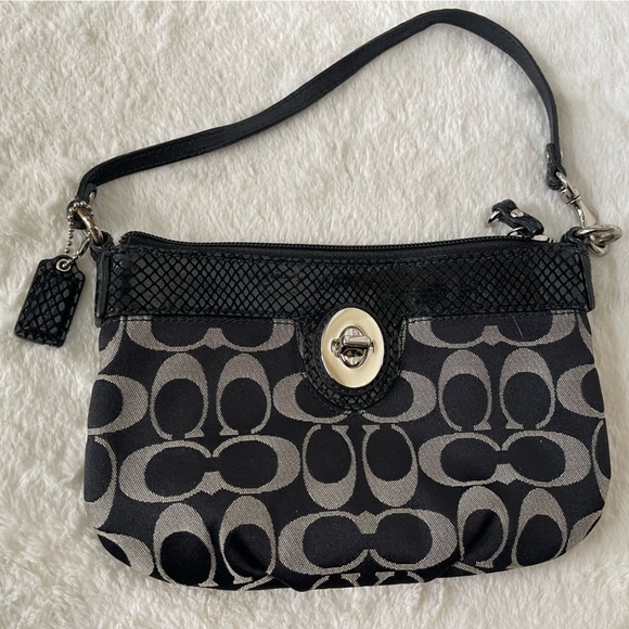 Coach large Wristlet EUC - Picture 5 of 6